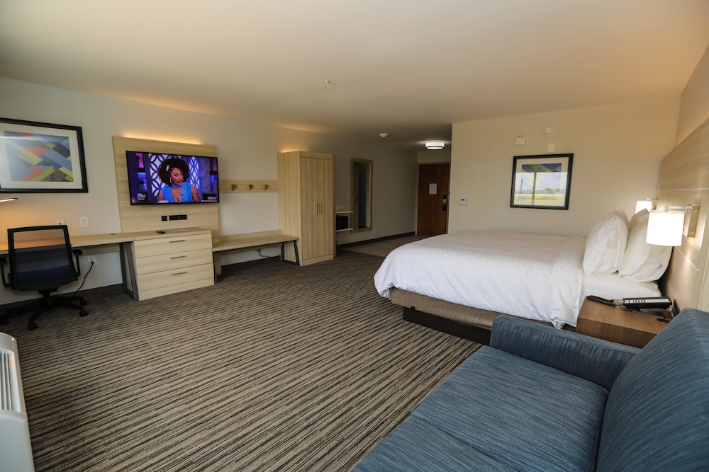 Holiday Inn Express Hillsboro I-35 13/69