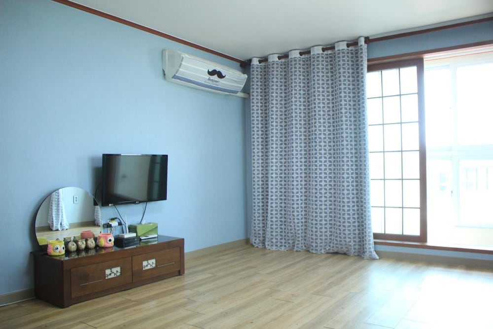 Sea Dragon Pension 23/37