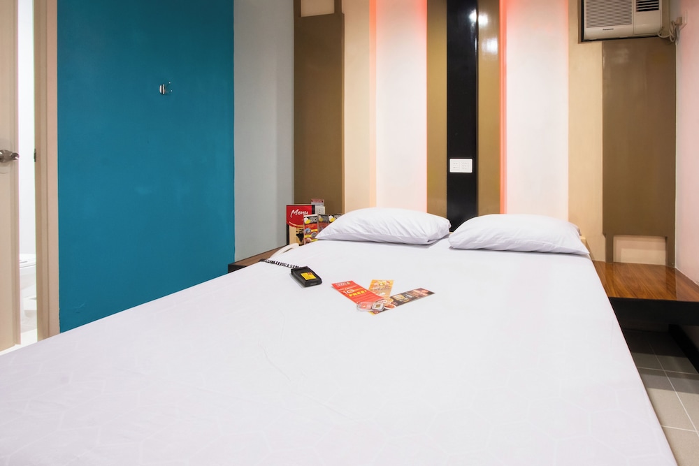 DELUXE, QUEEN BED