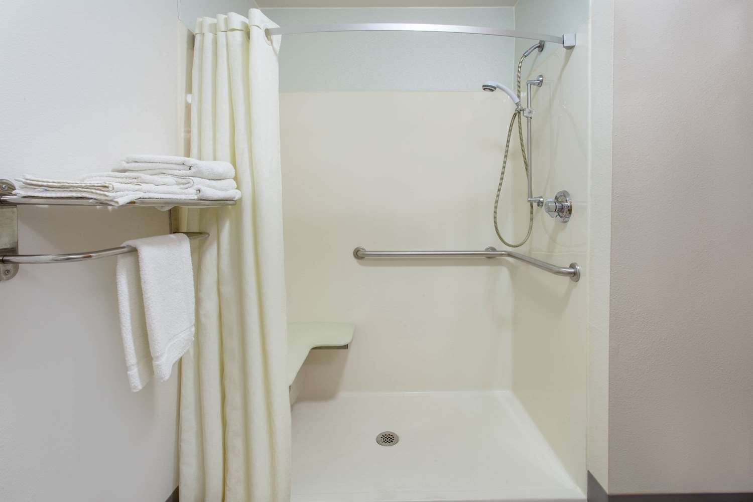 Super 8 By Wyndham Bedford 11/11