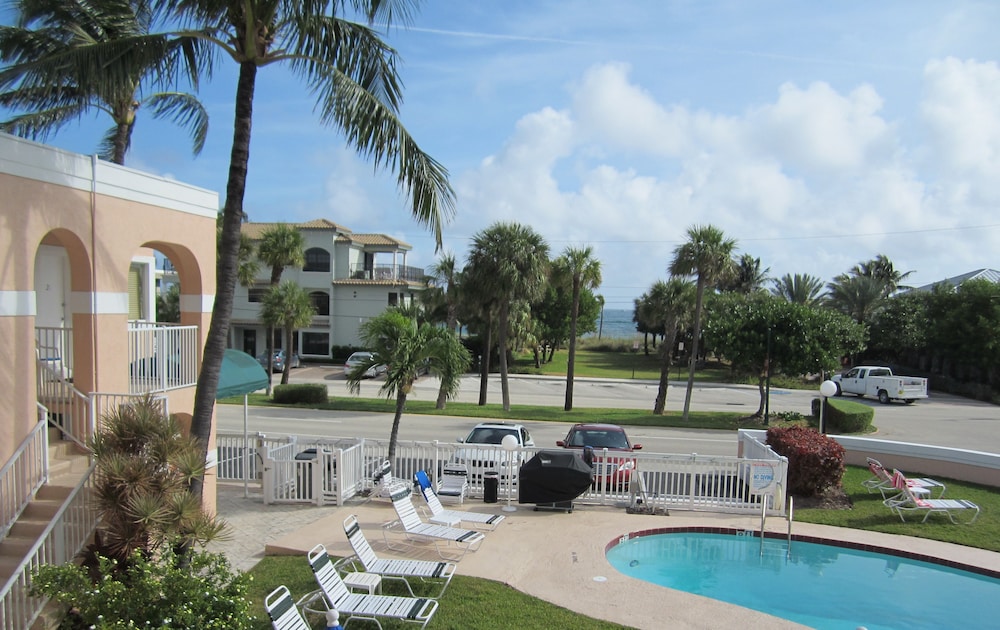 Coral Key Inn 64/71
