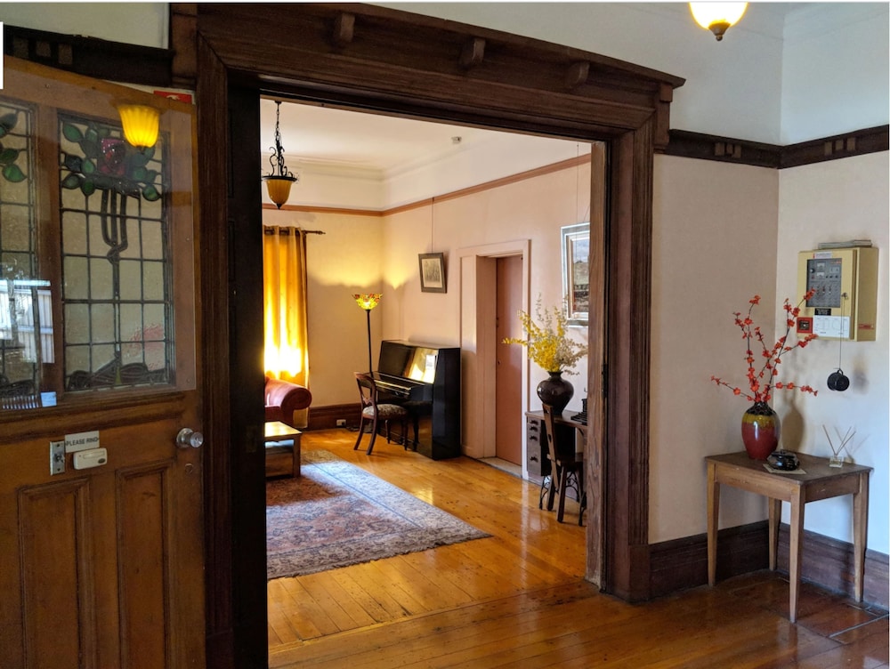 BURWOOD BED AND BREAKFAST 47/47