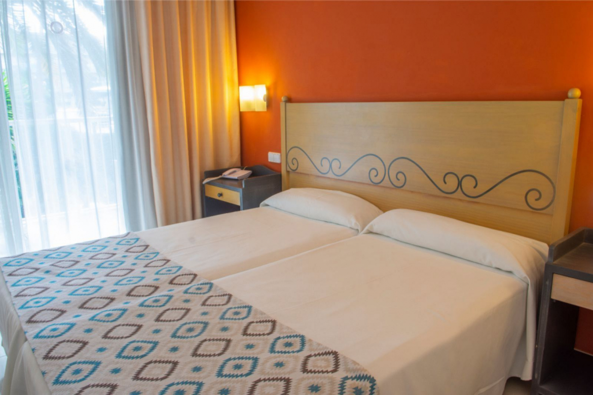 Twin or Double room Pool View 1 Adult 2 Children، Club Hotel Aguamarina 3/4