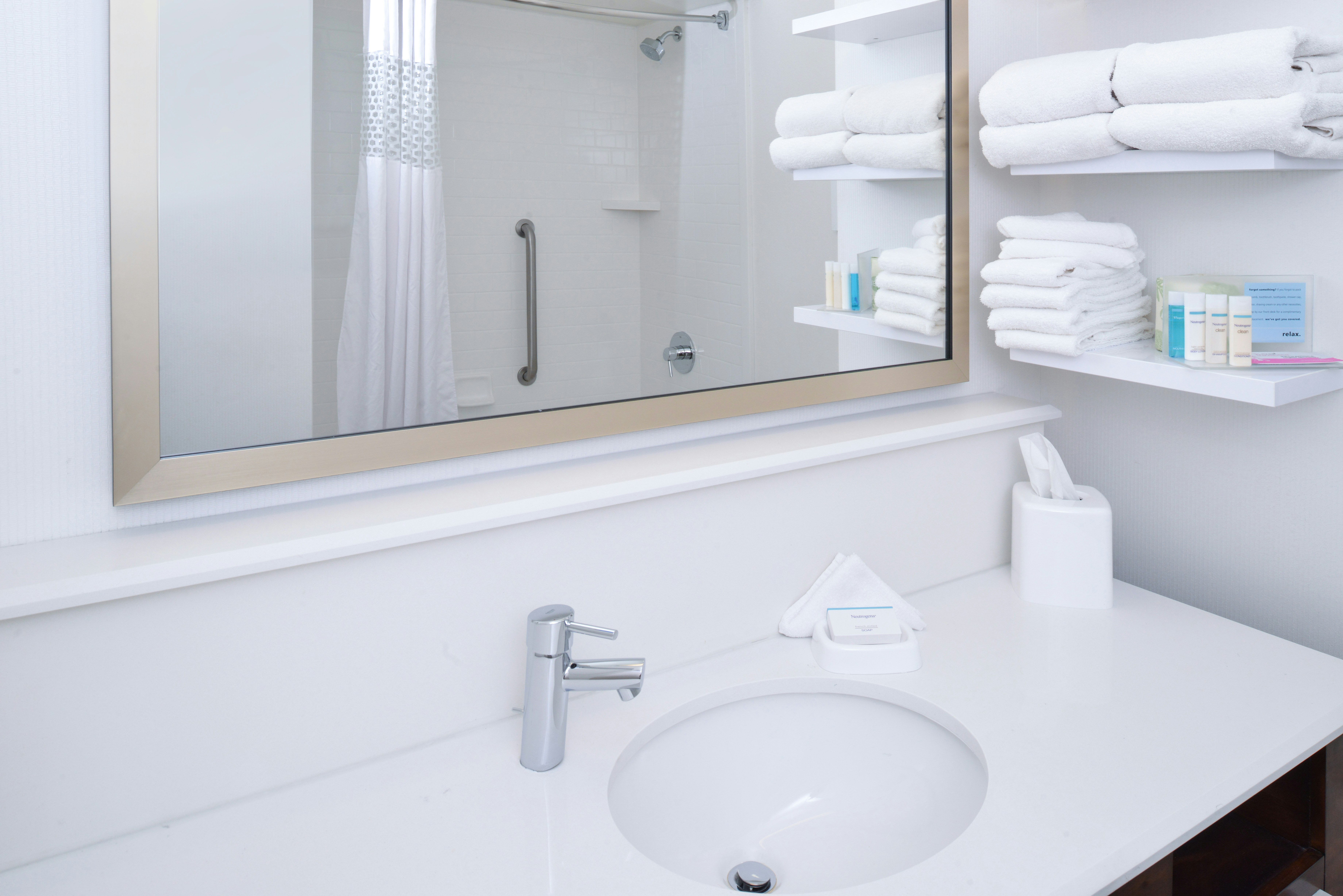 غرفة بسرير كينج، Hampton Inn Carbondale 8/8