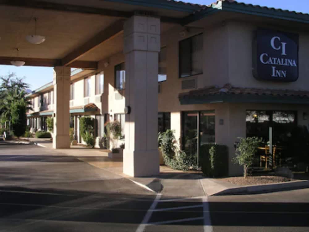 Catalina Inn 4/40