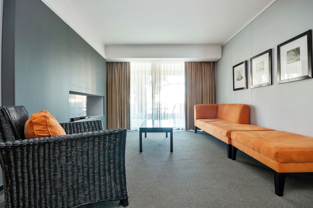 Cape Town City Accommodation the Island Club 40/69