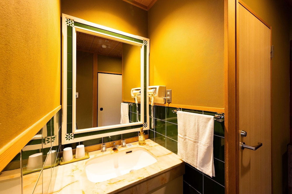 غرفة بسرير مزدوج بأرضية تاتامي، Takeo Onsen Kanko Hotel Kyotoya 4/4