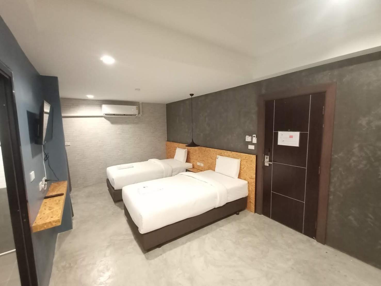 Modern Budget Hotel HatYai Thailand 12/46