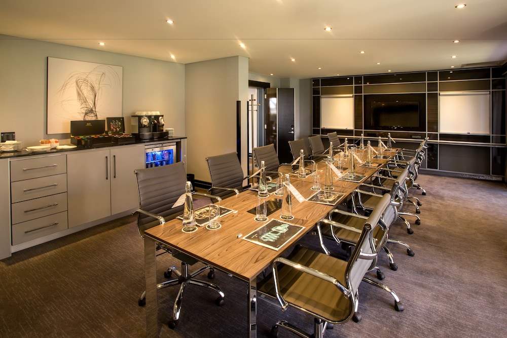 The Maslow Sandton 37/50