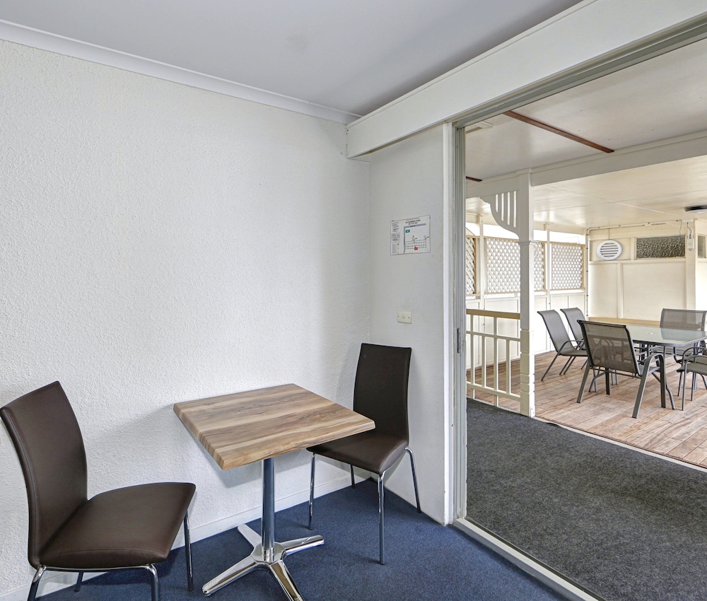 ALEXANDRA PARK MOTOR INN 33/65