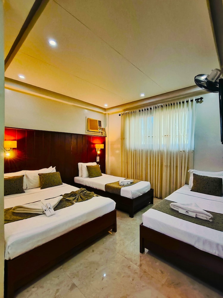 3 BEDROOMS, CONDO, FAMILY