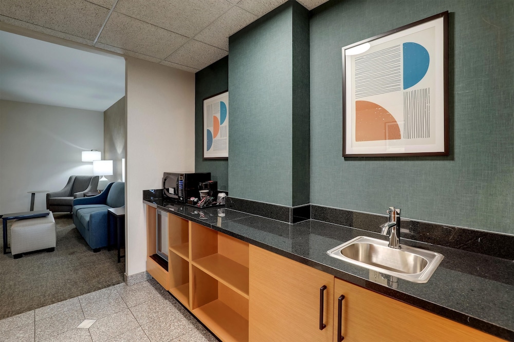 Drury Inn and Suites North Dayton 48/50