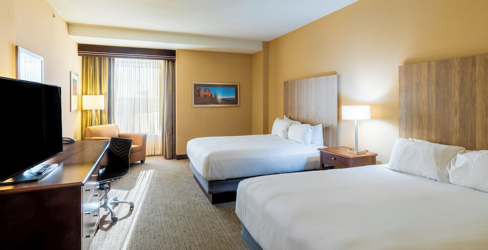 Standard, 2 Queen Beds, City View