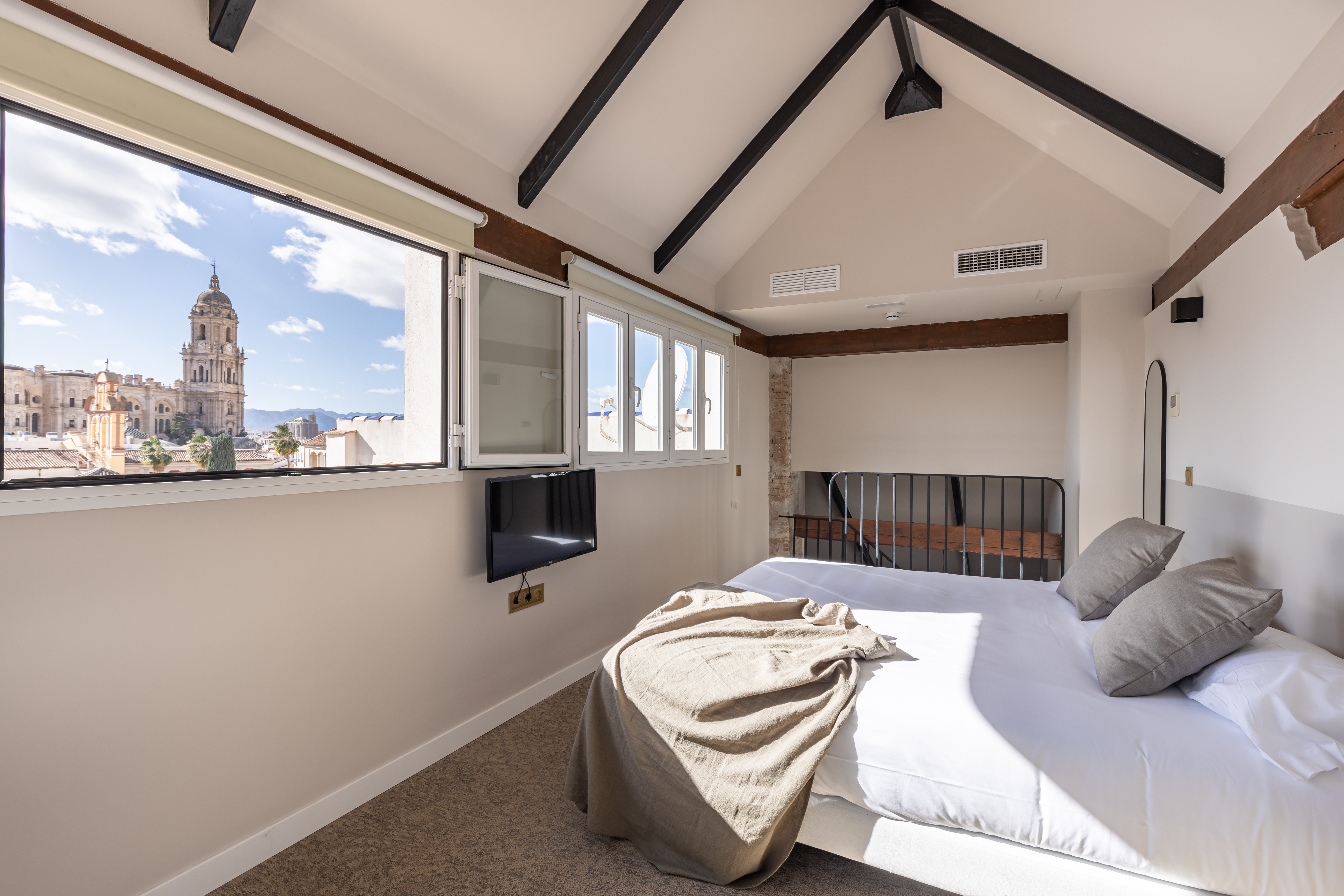 DUPLEX, STUDIO