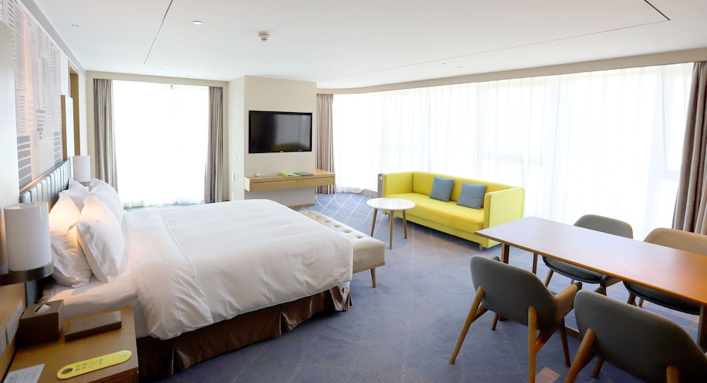 Holiday Inn and Suites LANZHOU CENTER 11/37