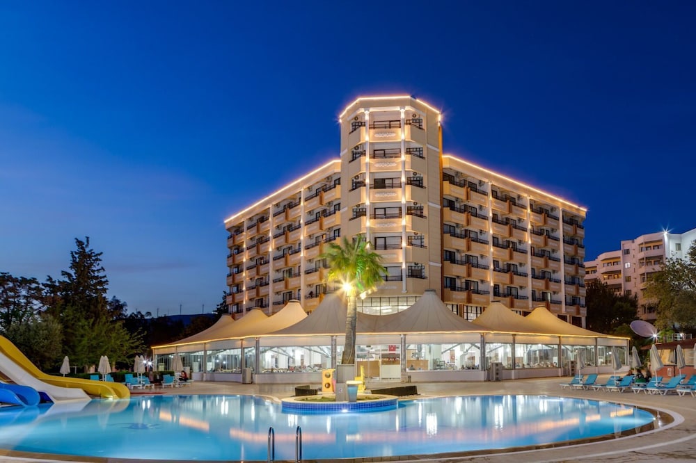 The Holiday Resort 4/54