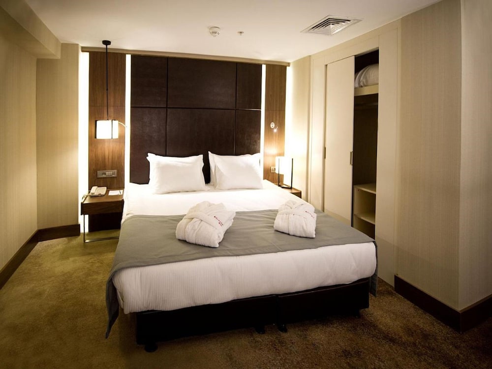 Suite, King Bed, Smoking