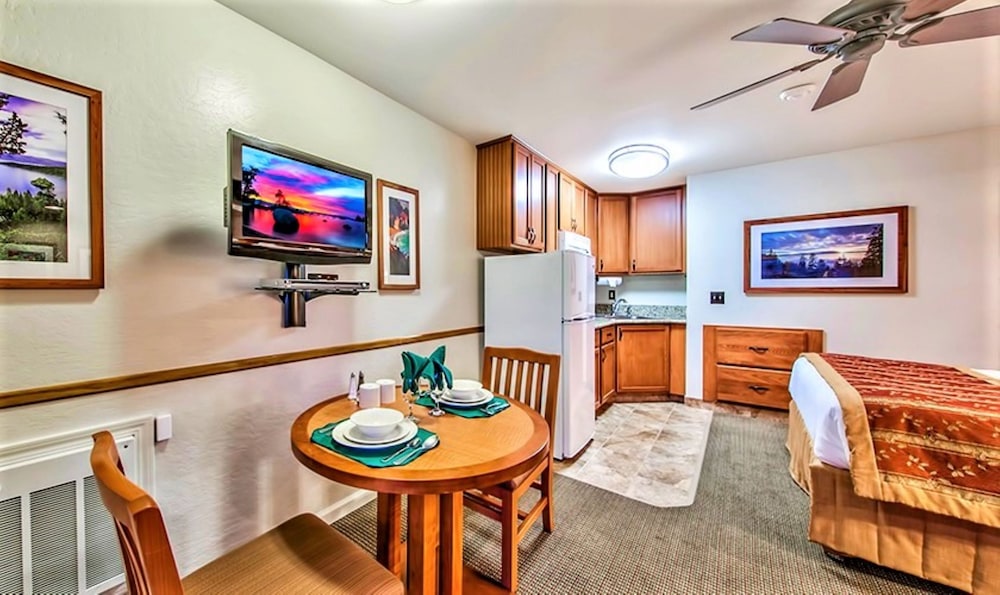 Tahoe Beach Ski Club 43/74