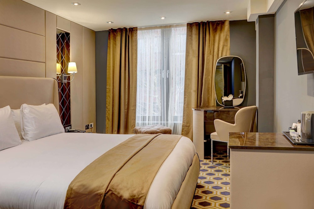 Putney Hotel 11/20