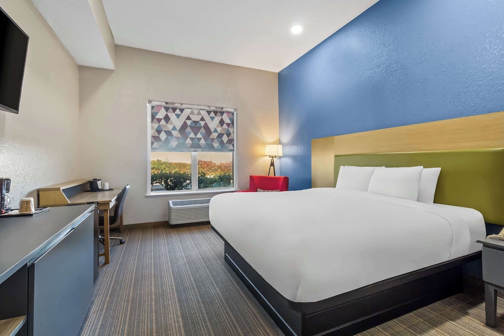 Sonesta Essential IAH Airport JFK Boulevard 7/53
