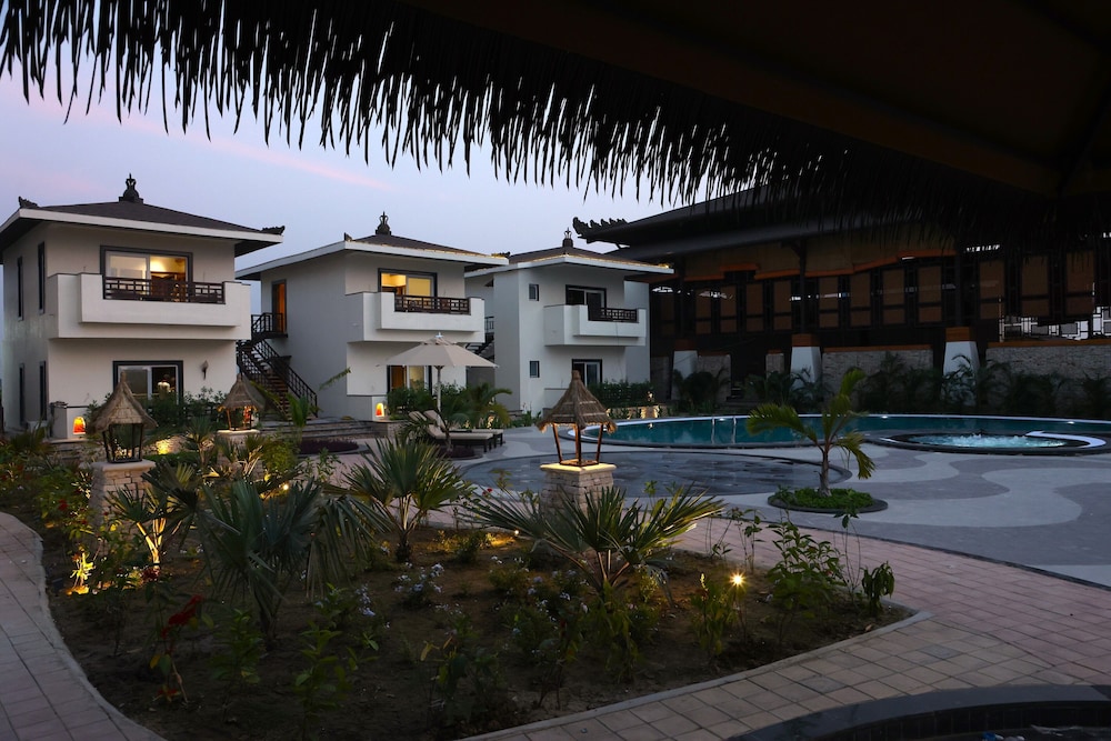 Shyama Sarovar Portico 62/64