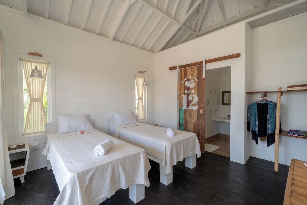 Paus Putih Hotel Lembongan 10/42