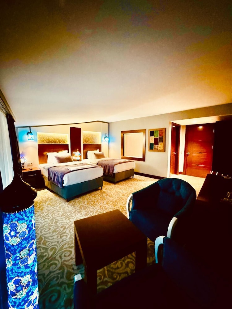 White Heaven Hotel 22/40