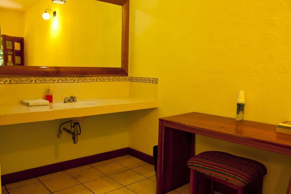 Hotel Jaguar Inn Tikal 69/70
