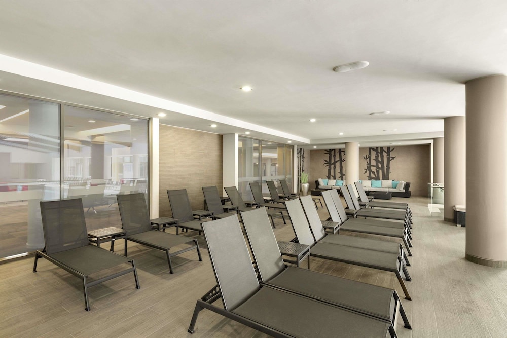 Ramada Plaza by Wyndham Bucharest Convention Center 51/57