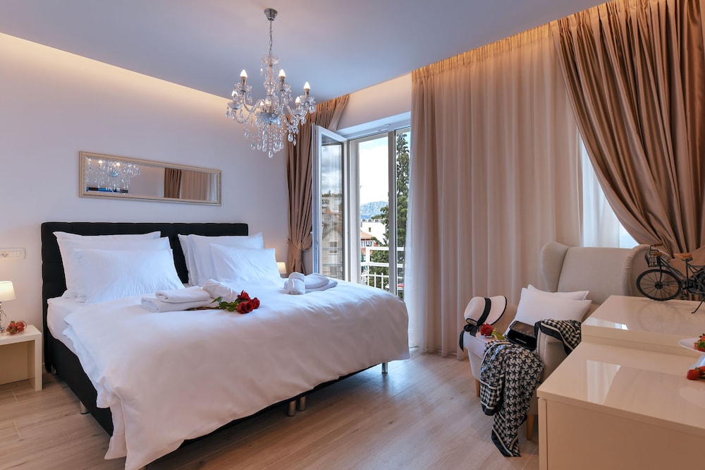 Via Porto Rooms 18/49