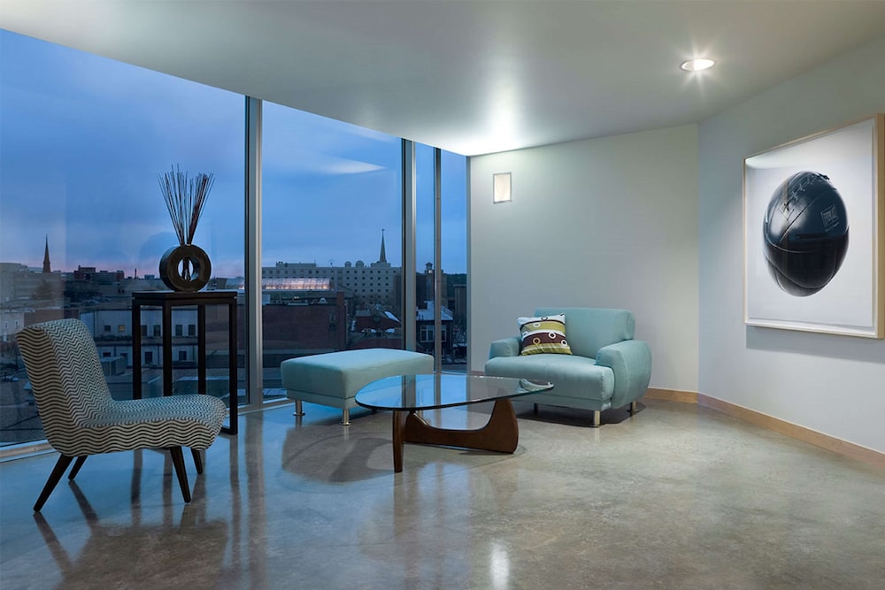 HotelVetro Iowa City, Tapestry Collection by Hilton 26/33