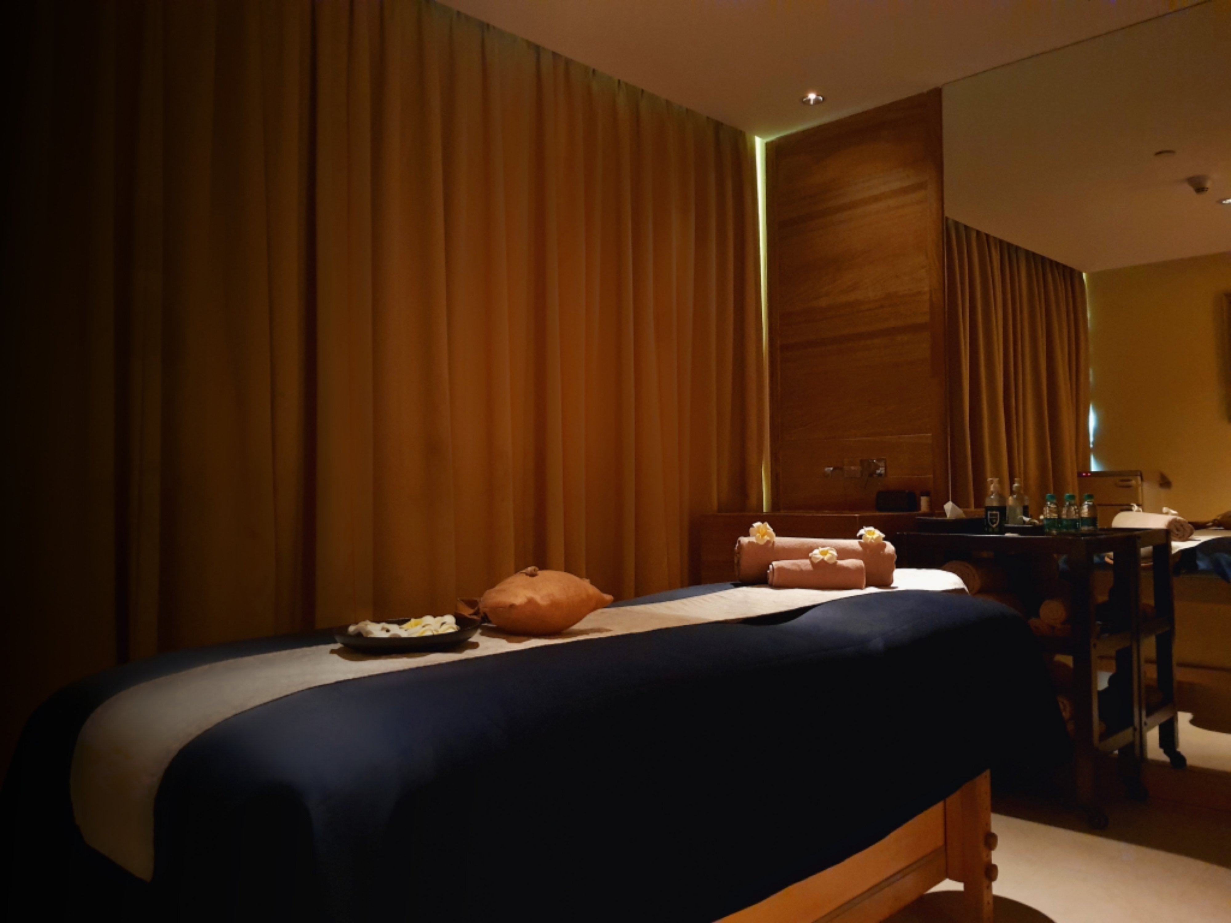 HOLIDAY INN MUMBAI INTERNATIONAL AIRPORT 27/72