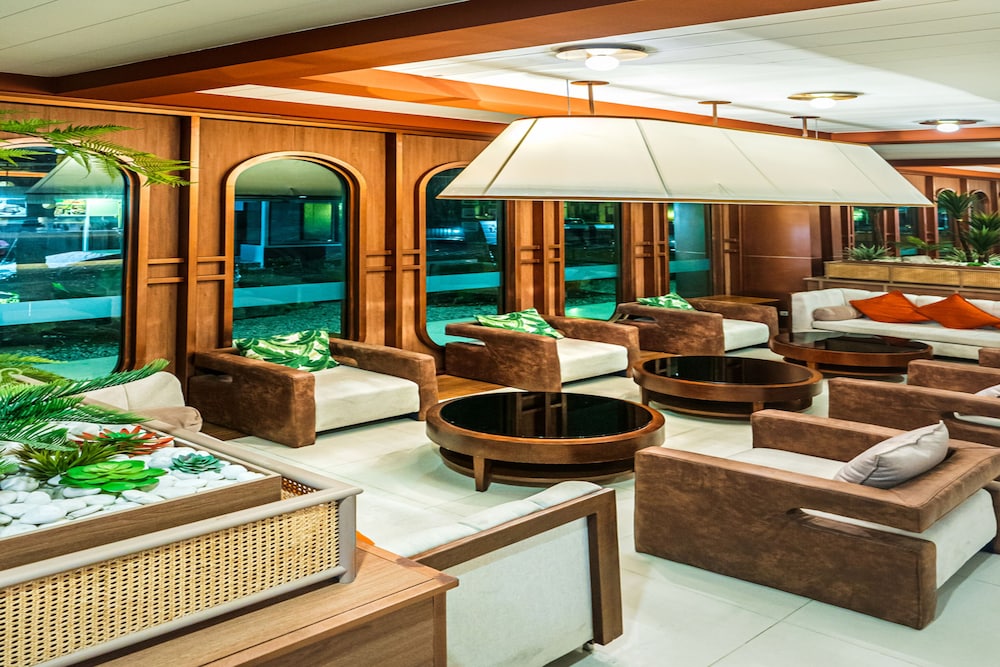 The Cruise Hotel 31/50