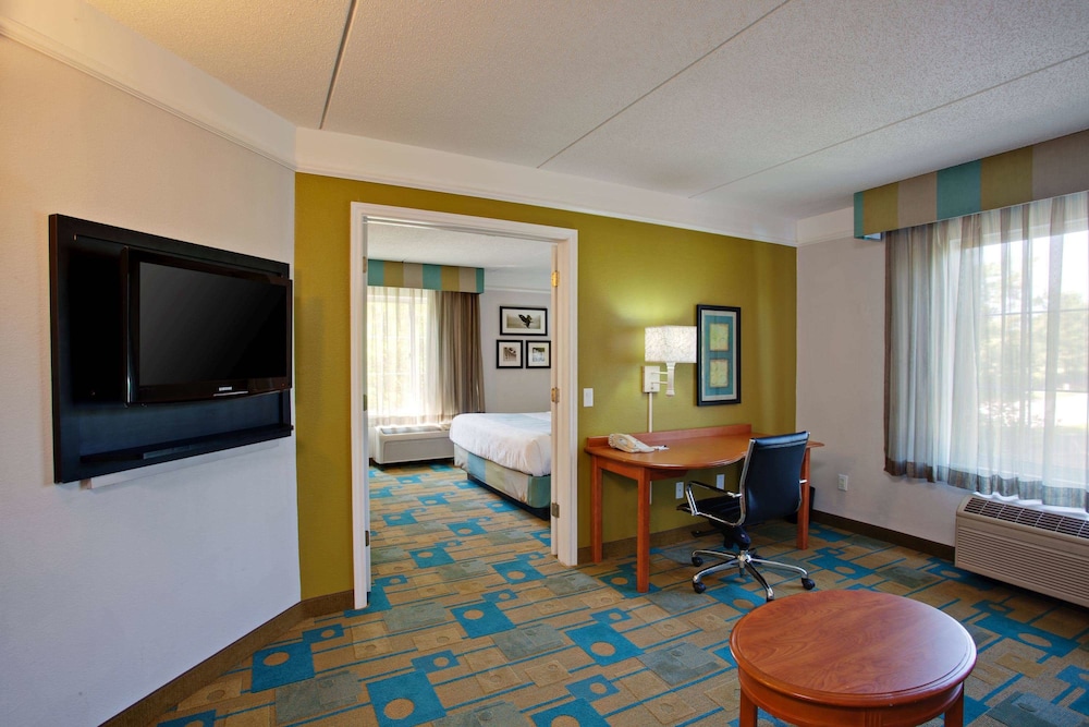 La Quinta Inn Suites Winston Salem 46/64