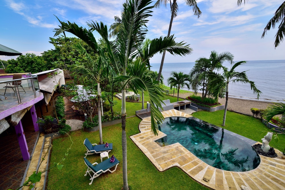 Dolphin Beach Bali 58/63