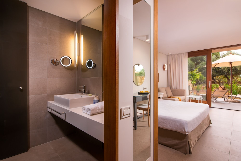 Kernos Beach Hotel and Bungalows 50/50