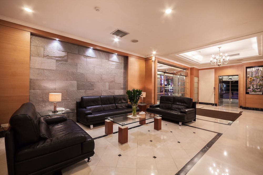 Ferrary Hotel 32/50