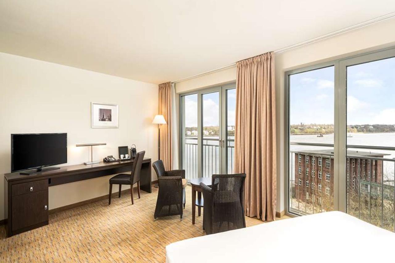 Premier Inn Hamburg Finkenwerder Elbufer 14/34