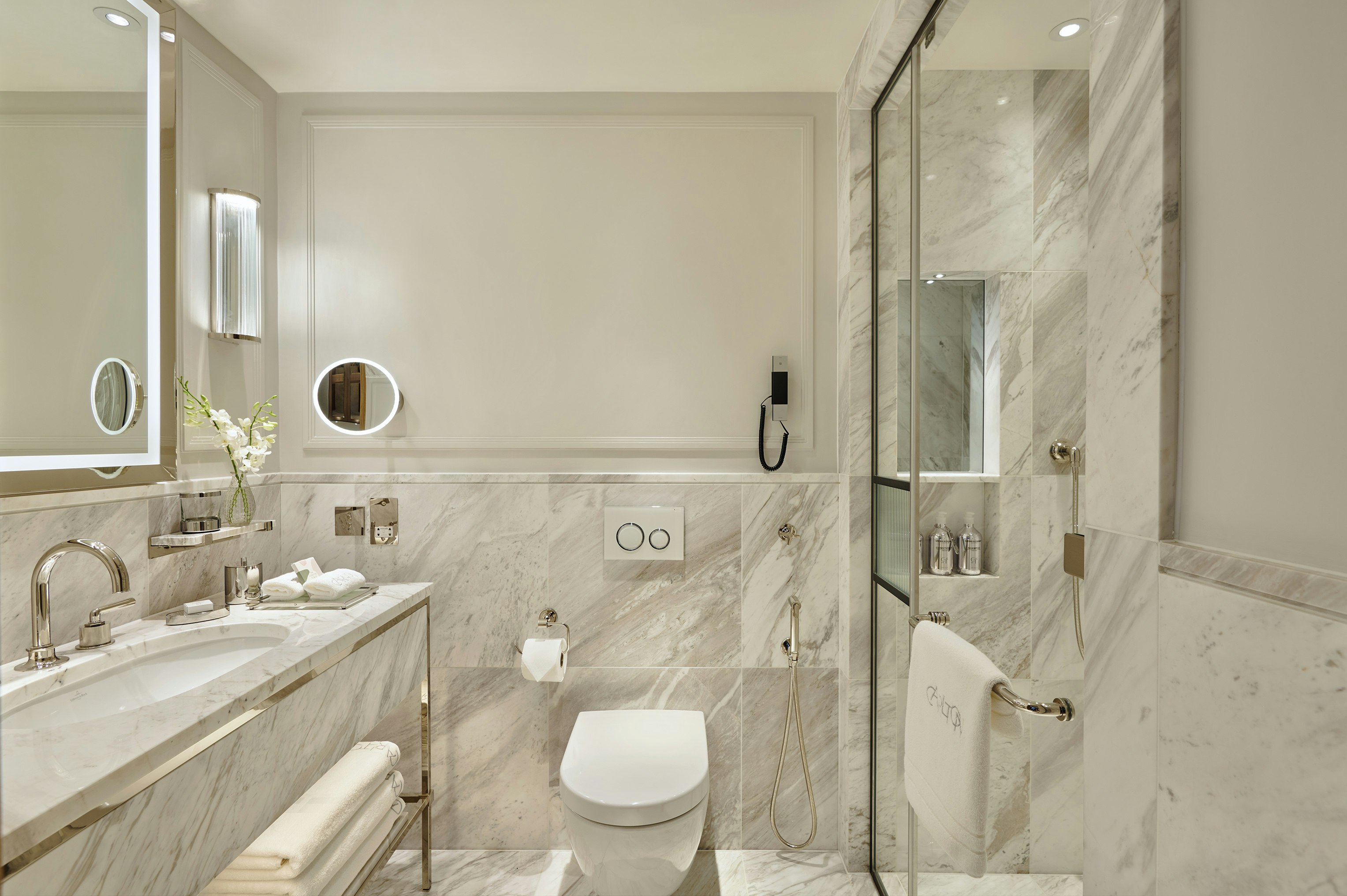 Superior, Jumeirah Carlton Tower London 2/2