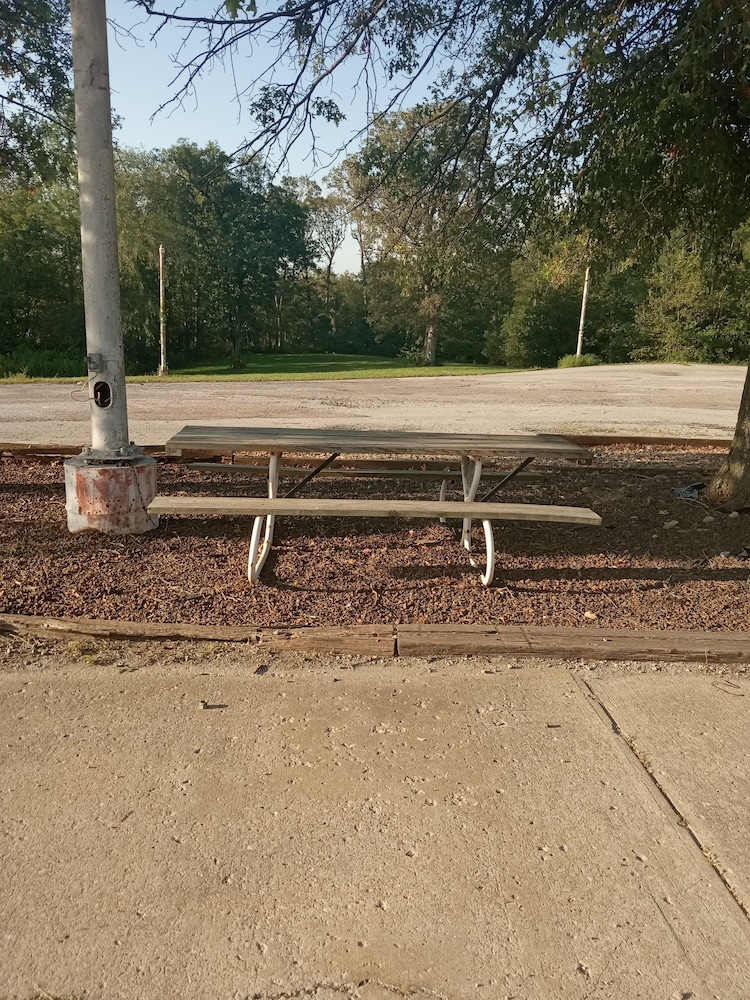 Motel6 Cameron, MO 24/29