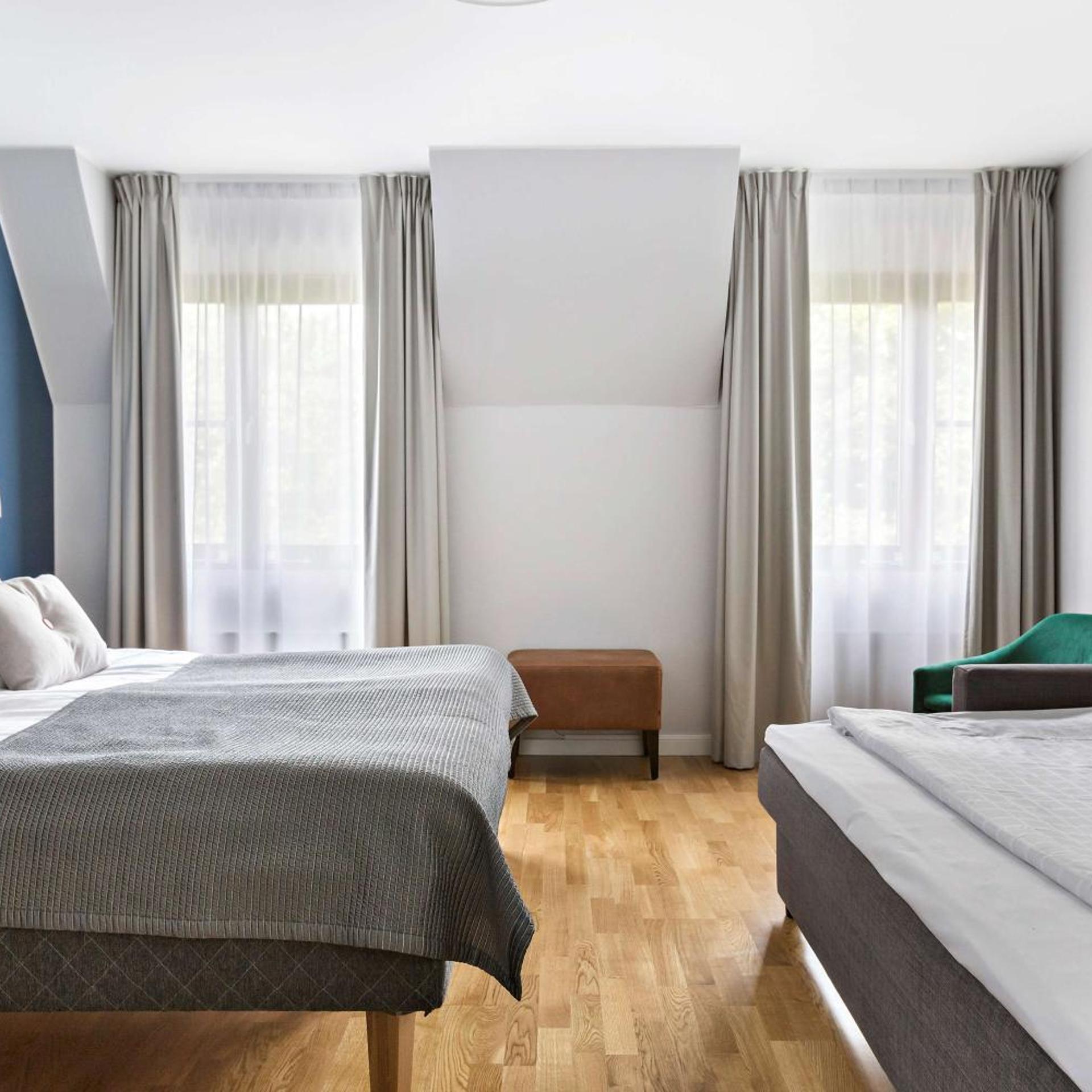 Room, Triple