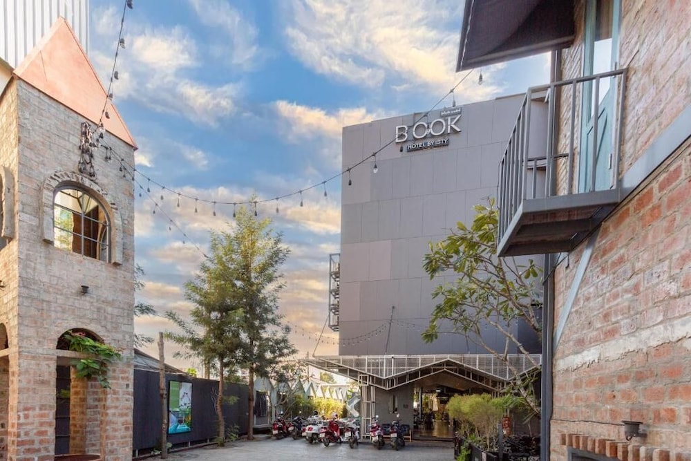 BOOK Design HOTEL -SHA Extra Plus 40/50