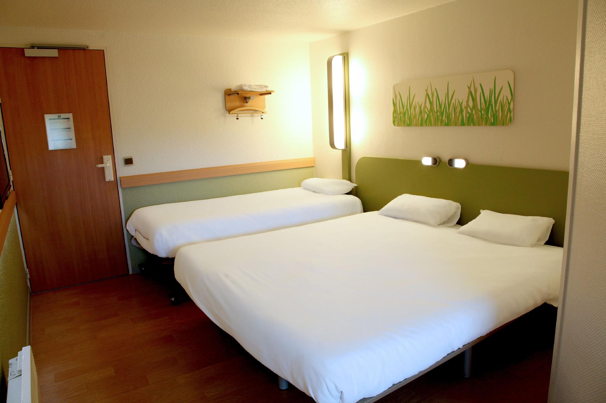 Room, Triple, Multiple Beds