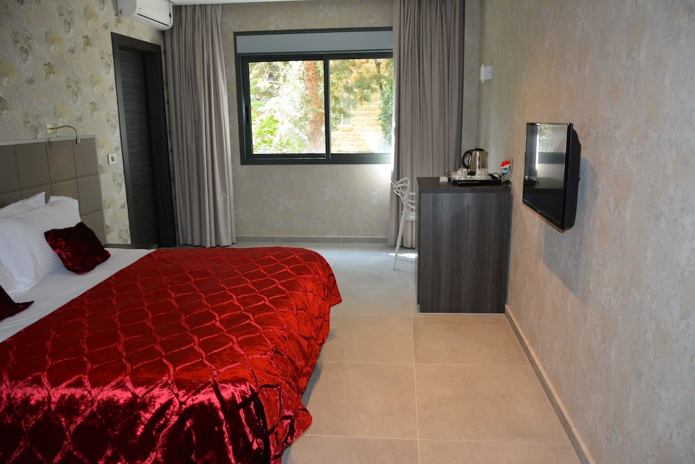 MONTEVERDE HOTEL 23/64