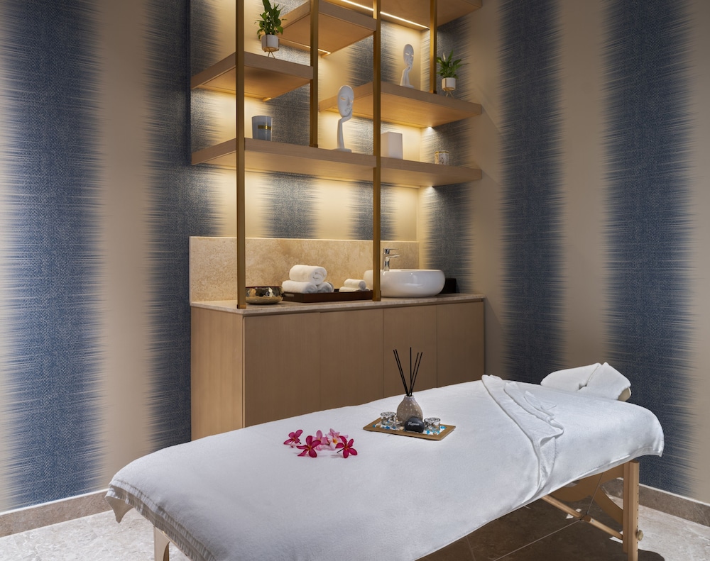 Maani Muscat Hotel & Suites 36/59