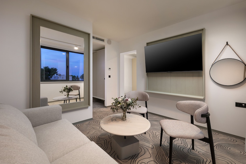 SeeSea Hotel 44/65