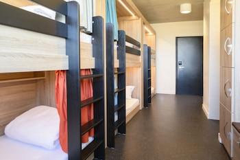 PRIVATE, MIXED DORM, 6 PEOPLE, SHARED BATHROOM