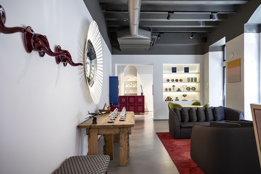 Savona 18 Suites 44/74