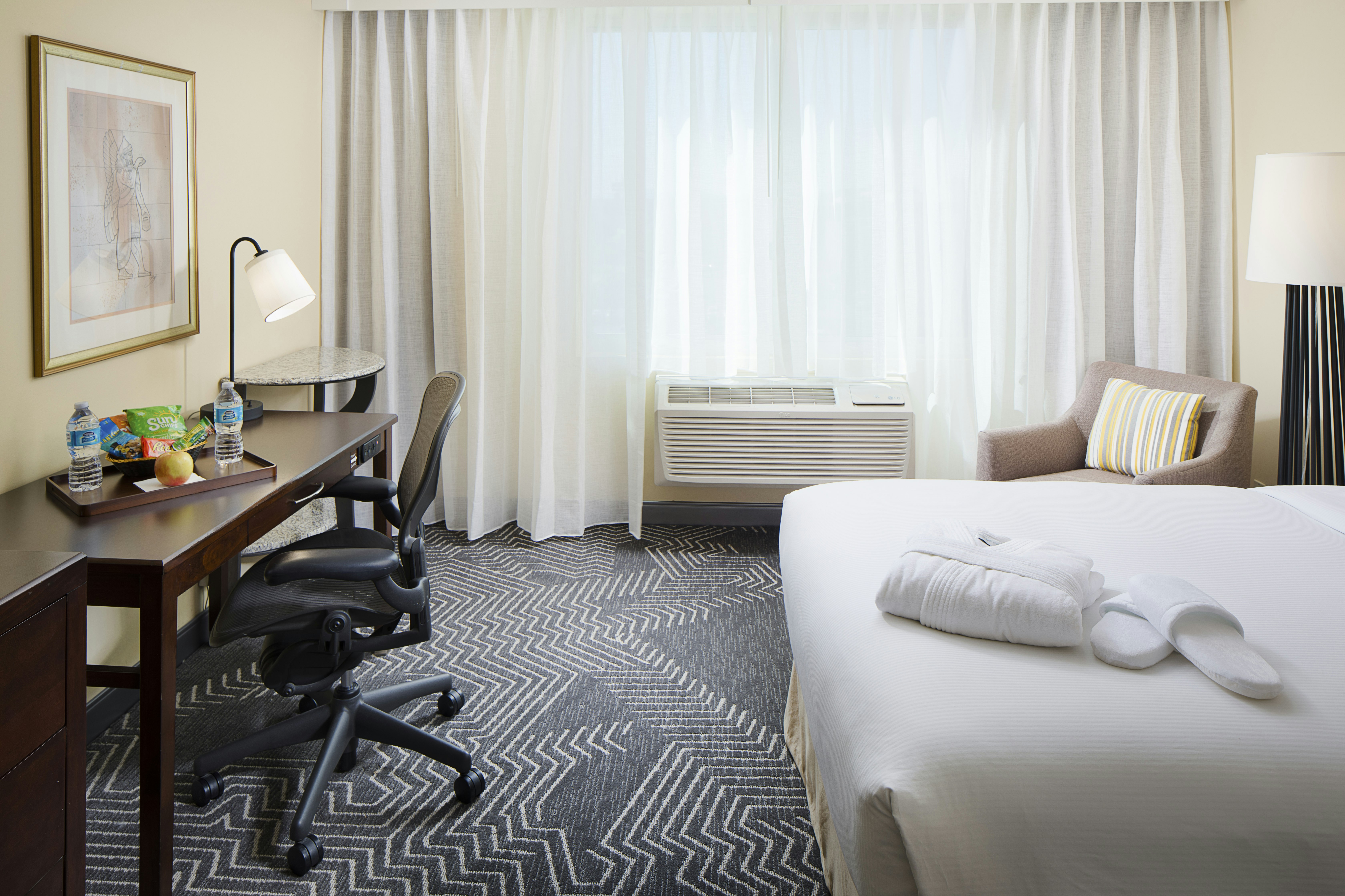 غرفة بسريرين كوين، DoubleTree by Hilton Los Angeles - Commerce 2/4