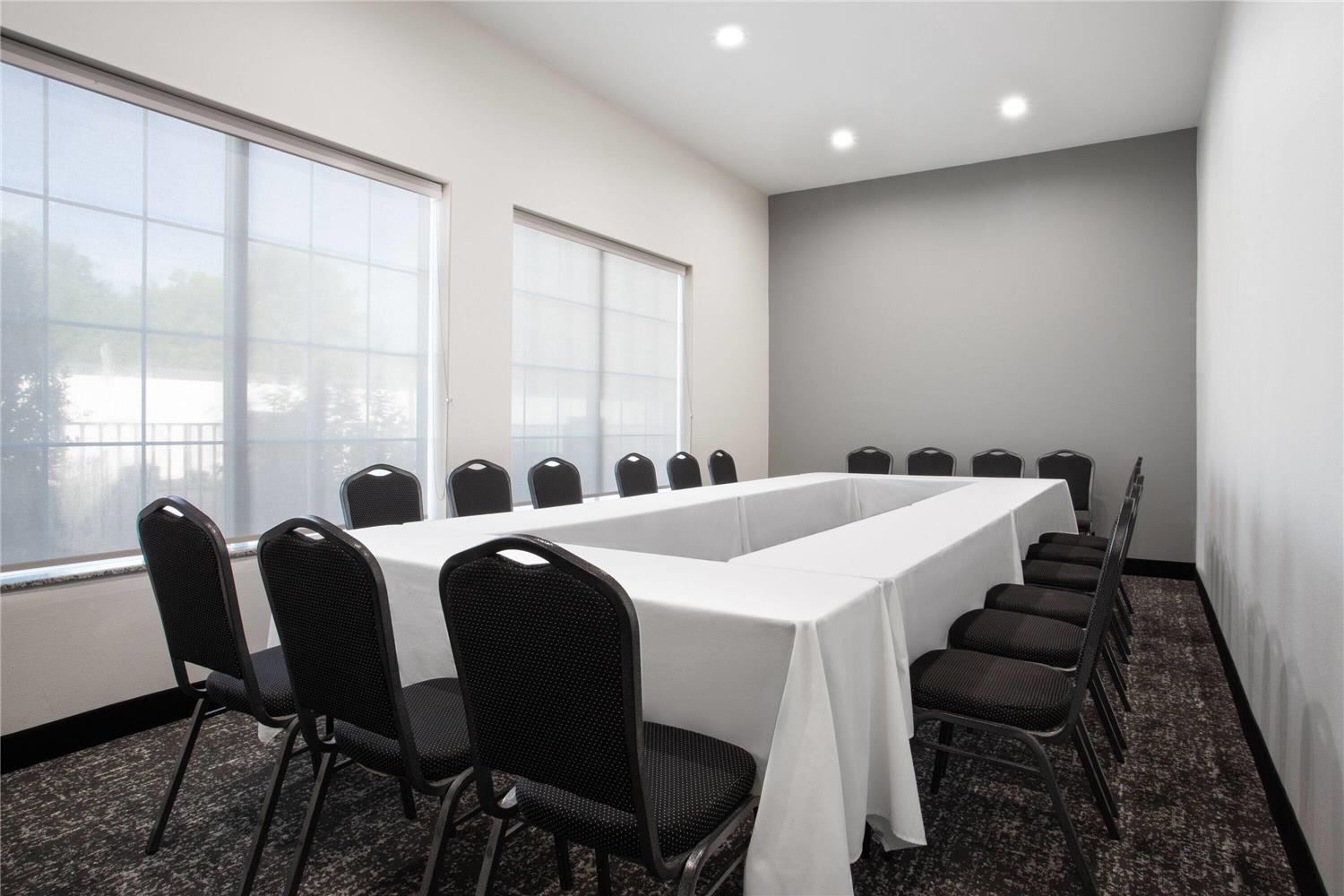 La Quinta Inn & Suites by Wyndham Muskogee 33/37